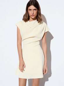 Maija 2025夏季新款夏装连衣裙，透明黄色船领极简设计无袖腰收紧不对称下摆荷叶边迷你连衣裙，现代都市通勤春假音乐节派对连衣裙，女士复活节、圣帕特里克节优雅编织连衣裙 - 杏色 - 查看 5