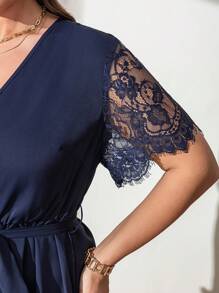 SHEIN Clasi Vestido con escote en V, bajo con volantes, de talla grande con patchwork de encaje floral