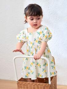 Cozy Pixies Babymeisjesjurk met pofmouwen en getailleerde taille en ditsy bloemenmotief