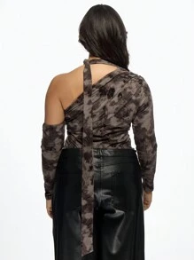 MISSGUIDED PLUS Plus Size One Shoulder Asymmetric Bodysuit Long Sleeve Statement Neck Tie Detail Fall Winter Party Club Evening Occasion Wear Modern Fashion - Light Grey - View 2