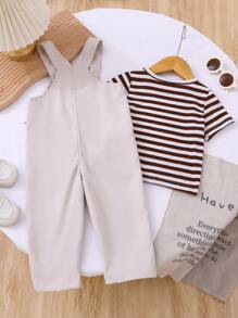 SHEIN Playful Pals Bộ 2 món áo thun ngắn tay kẻ sọc và quần yếm cho bé trai, thích hợp cho các hoạt động mùa hè. Quần yếm giúp bé trông đáng yêu hơn, bộ quần áo trẻ em giản dị và đa năng. - Nhiều màu - Xem 2