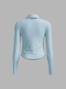 SHEIN BASICS Blusa de punto de unicolor casual con cuello vuelto, cierre de media cremallera delantera y lados fruncidos, de manga larga para mujer