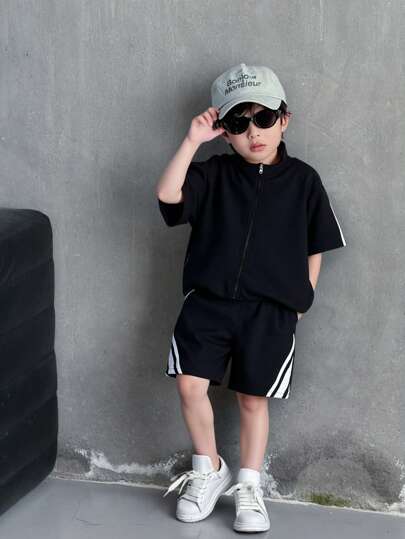 SHEIN 2 件套年轻男孩休闲日常舒适百搭黑色编织面料白色字母图案宽肩带装饰宽松连帽拉链夹克和短裤套装