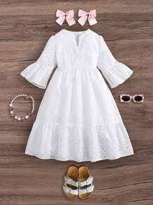 SHEIN Vestido con cuello en V blanco calado y bordado, de múltiples capas y bajo dividido en A para niñas preadolescentes. Estilo primavera/verano adecuado para el Ramadán, vacaciones familiares, fiestas nacionales, uso diario, ropa de casa, festivales, reuniones familiares y ocasiones especiales. Combina con looks de hermanas, primavera y verano, lindo, elegante, dulce, vintage y de moda. Ideal para combinar madre-hija.