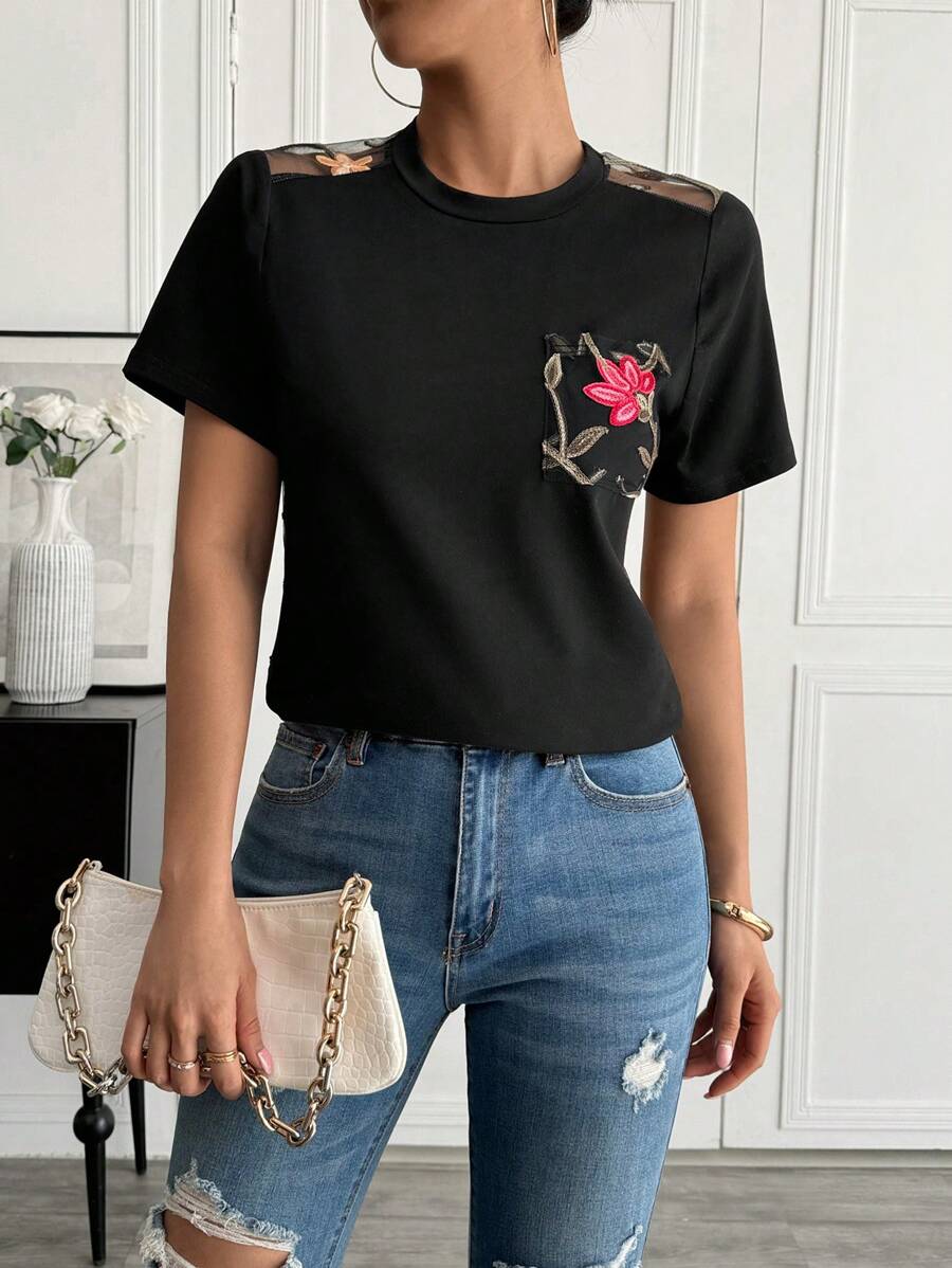 SHEIN LUNE 女款黑色玫瑰刺绣 V 领短袖 T 恤 - 黑色 - 查看 1