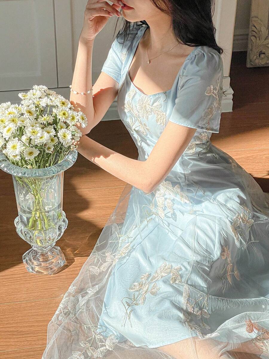 DAZY Đầm dài dáng ôm, cổ tròn, tay ngắn, thắt eo, họa tiết hoa Phục Sinh - trắng - Xem 1