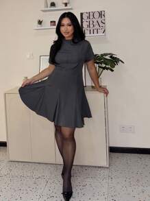 SHEIN Privé 大码女式优雅简约纯色休闲迷你连衣裙，带蝙蝠袖，修身复古立领通勤风格 - 灰色 - 查看 6