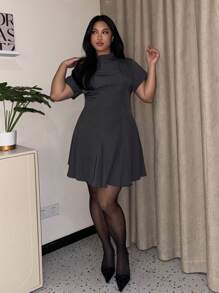 SHEIN Privé 大码女式优雅简约纯色休闲迷你连衣裙，带蝙蝠袖，修身复古立领通勤风格 - 灰色 - 查看 4