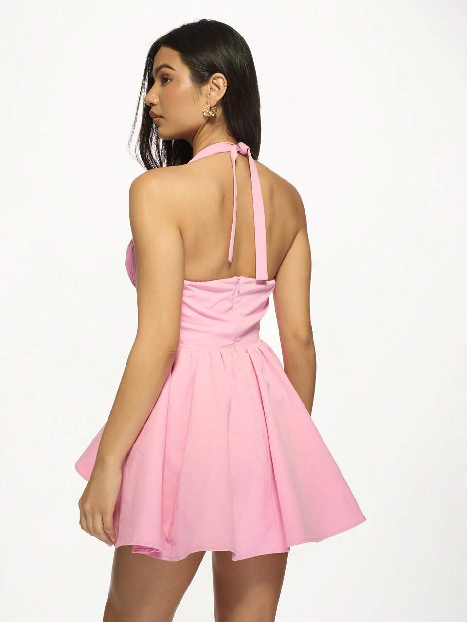MISSGUIDED Vestido de fiesta corto con escote halter, busto fruncido, ajuste y vuelo, estilo veraniego A-line, dulce 16, baile de graduación, boda, invitado, graduación, ocasión especial