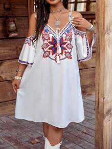 SHEIN LUNE 大码女式波西米亚风印花休闲度假连衣裙，带流苏装饰 - 白色 - 查看 4