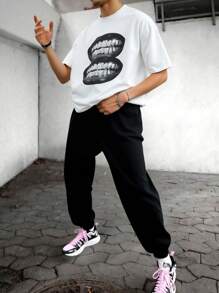 SHEIN 2pcs/Set Teen Boys Casual Streetwear Sports Outfit, White T-Shirt With Graphic Print And Black Jogger Pants