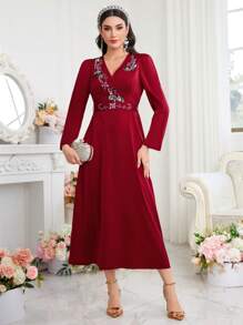 Al Najma 女士闪亮珍珠串珠腰带搭配优雅阿拉伯风格连衣裙，适合派对