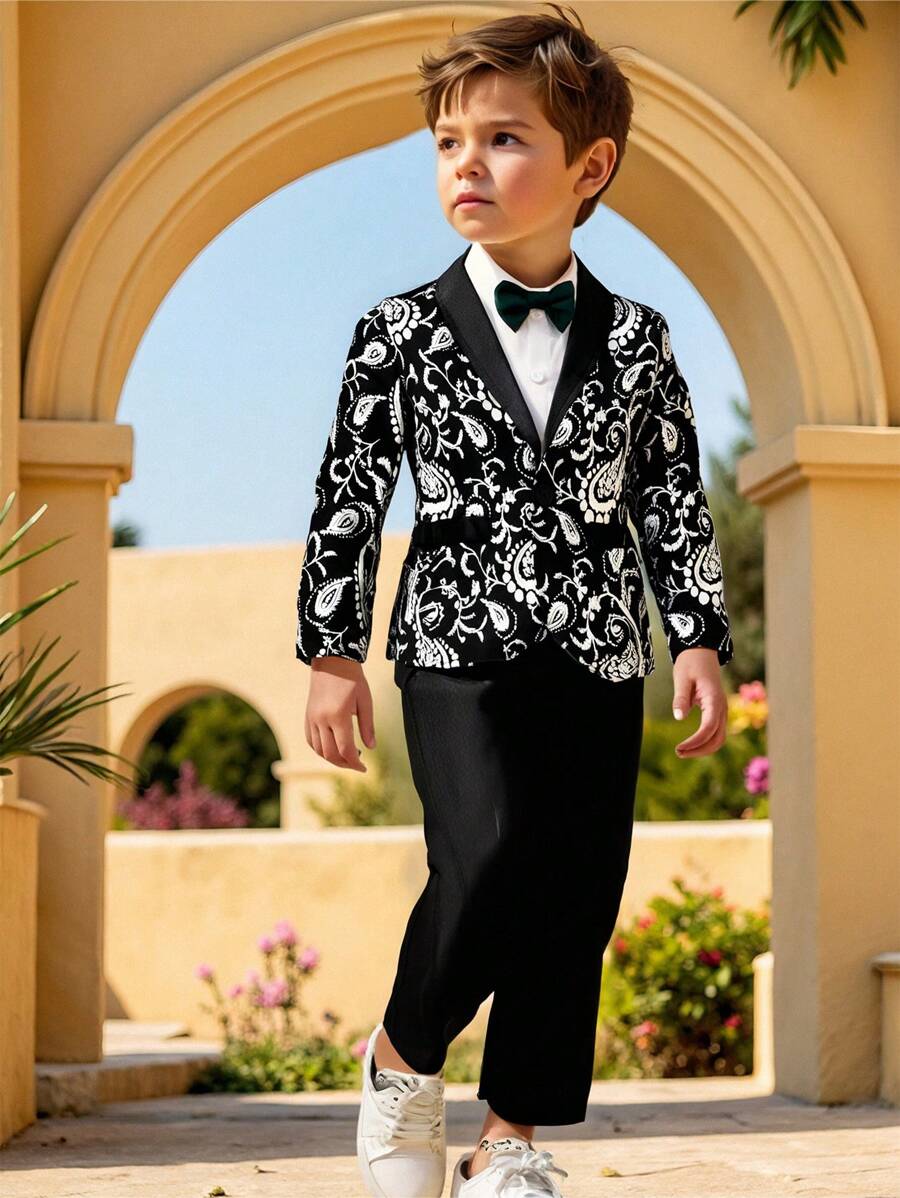 Young Boy 银色印花西装外套，纯色裤子