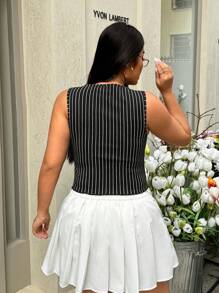 SHEIN EZwear Camiseta sin mangas de talla grande para mujer con dobladillo de encaje a rayas, informal