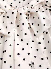 Sweetra Váy ngắn hở lưng chấm bi đen trắng cổ vuông không tay nhún bèo phong cách Mỹ cổ điển với họa tiết hoa thanh lịch - Đen và trắng - Xem 4