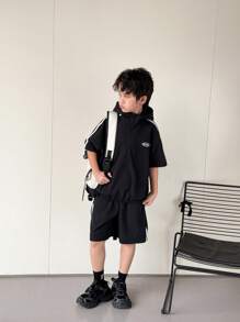 SHEIN 2pcs/Set Tween Boys Loose Fit Casual Versatile Fashion Stylish Korean/Japanese Style Simple Sporty Chic Stand Collar Zip-Up Short Sleeve T-Shirt And Shorts Set, Suitable For Spring/Summer, Everyday, Workout, Outings, School, Gatherings, Holidays, Photoshoots, Back-To-School Season