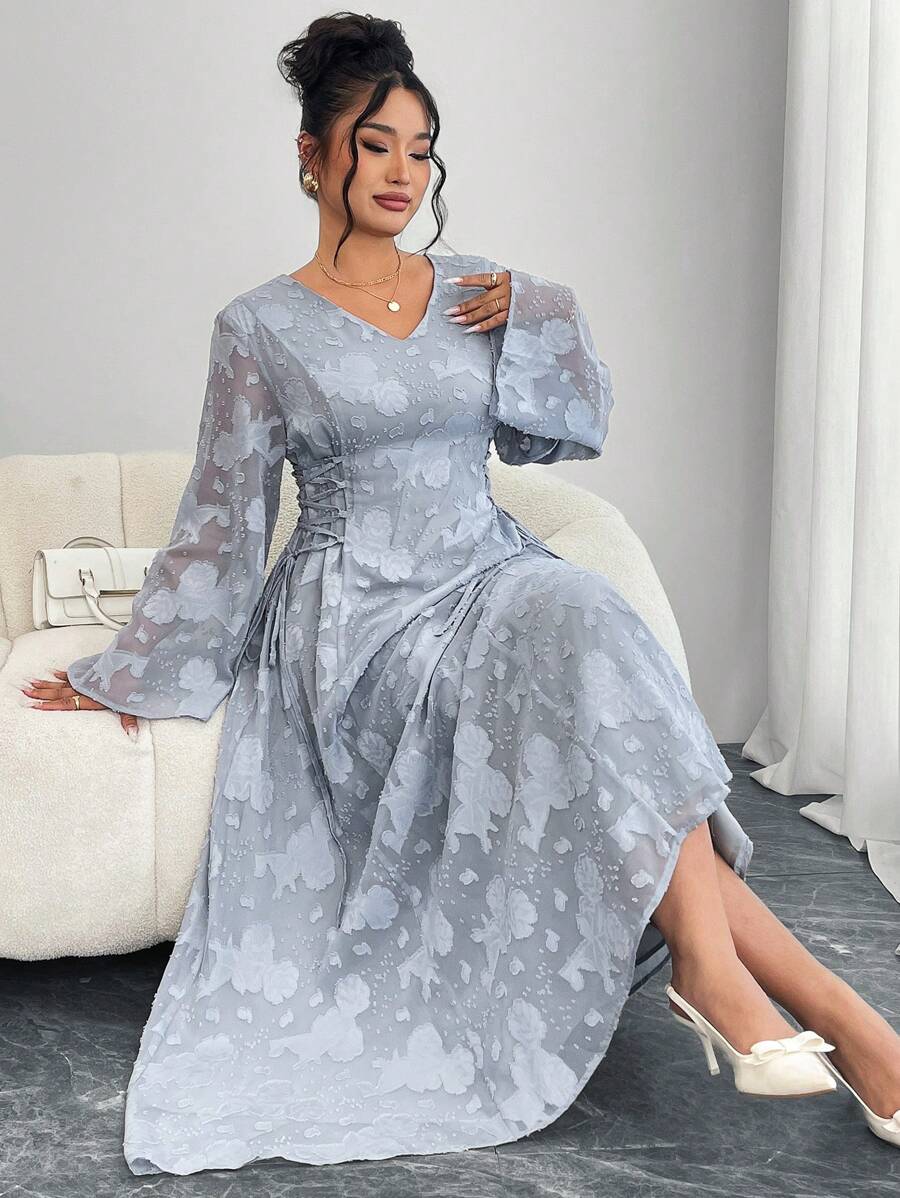 Modelyn 大码女式 V 领长袖侧腰系带优雅提花连衣裙 - 灰色 - 查看 1