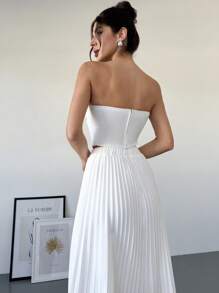 SHEIN Privé 全新情人节优雅浪漫白色不对称褶皱腰高腰百褶裙和短款上衣套装