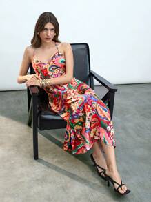 Maija Vestido de mujer con estampado floral colorido y parches, diseño casual y bohemio versátil para primavera/verano, apto para el Día de San Patricio, festivales de música, cruceros, y atuendos de la isla de Ibiza, con espalda ajustable con cruce.