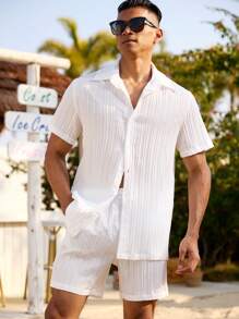 Manfinity Swimmode 男士纯色短袖衬衫和短裤休闲沙滩套装，简约时尚，适合日常穿着