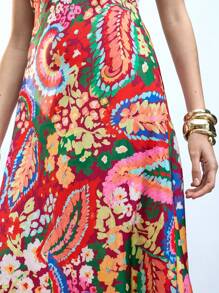 Maija Vestido de mujer con estampado floral colorido y parches, diseño casual y bohemio versátil para primavera/verano, apto para el Día de San Patricio, festivales de música, cruceros, y atuendos de la isla de Ibiza, con espalda ajustable con cruce.