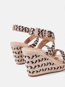 Styleloop Round Toe Jute Rope Woven Platform Thick Bottom Criss-Cross Tie Up Open Toe Roman Sandals For Women