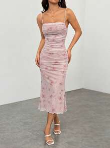 SHEIN PETITE Vestido largo de tirantes de malla fruncida con estampado floral rosa de verano - Rosa - Ver 1