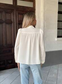 Pariaura 女士优雅通勤衬衫，单排扣，蝴蝶结，荷叶边，泡泡袖，适合春秋季节 - 杏色 - 查看 2