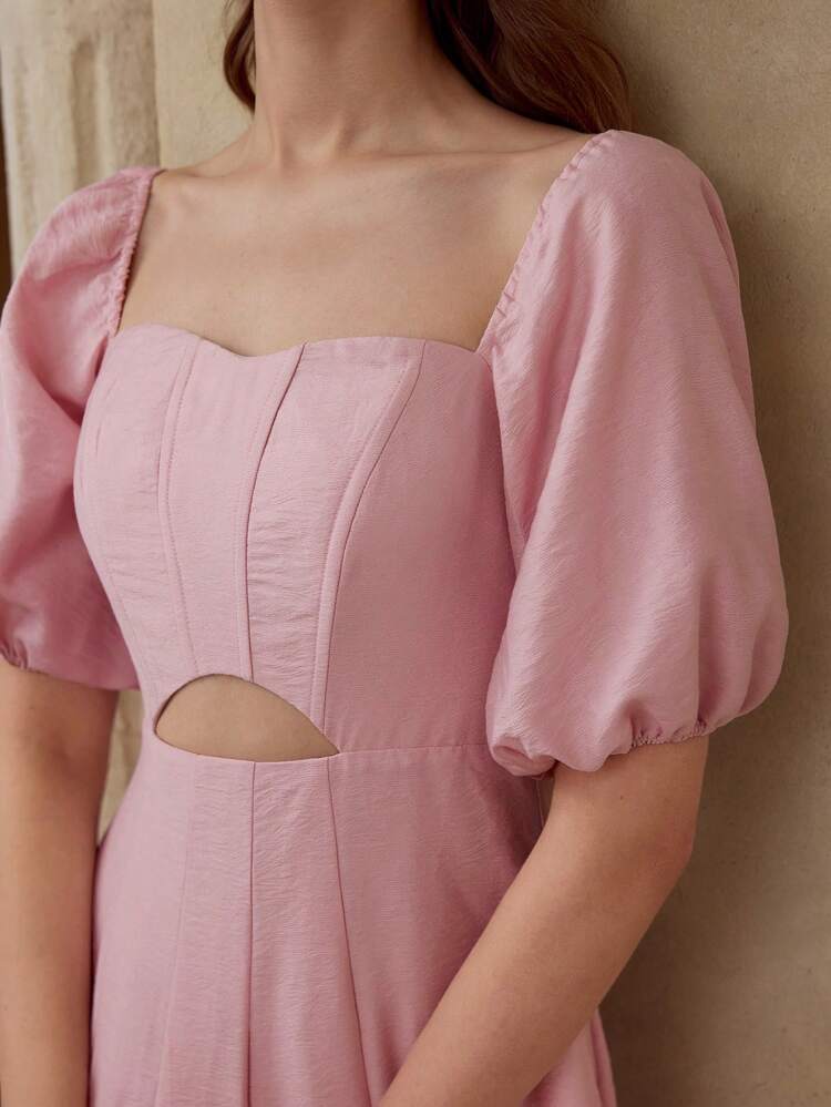 Kleid mit ausgeschnittenem Detail und Korselett