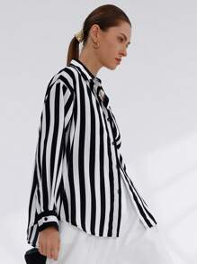 Aveloria Modichic Camisa elegante de manga longa com listras pretas e brancas, cintura e punhos ajustáveis, de estilo minimalista e versátil para uso no dia a dia e em ocasiões elegantes - Preto e Branco - Visão 5