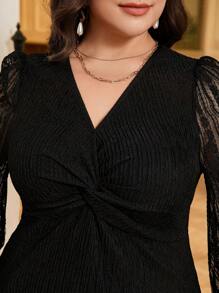 Modelyn Camiseta de talla grande con mangas de linterna, texturizada, con empalme de encaje y color liso elegante - Negro - Ver 5