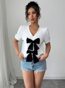 SHEIN Unity 女式 V 领短袖 T 恤，带撞色蝴蝶结装饰 - 白色 - 查看 1