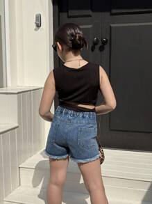 Conjunto de 2 piezas para niñas preadolescentes: Top corto tejido informal y shorts vaqueros sueltos desgastados, conjunto versátil, nueva llegada primavera/verano 2025, perfecto para uso diario - Negro - Ver 2