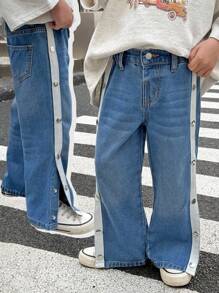 SHEIN 小男孩休闲做旧白色侧条纹宽松直腿蓝色牛仔裤，适合儿童春夏装日常服装