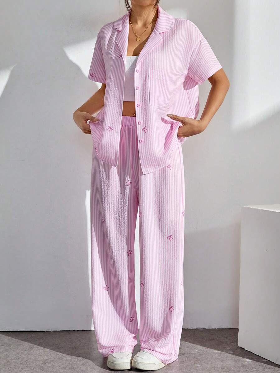 SHEIN PETITE Bộ 2 món áo sơ mi ngắn tay in sọc đỏ trắng mới và quần mặc ở nhà thường ngày - Hồng - Xem 1