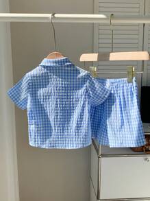 SHEIN Set de 2 piezas de camisa de manga corta a cuadros azules y shorts casuales de verano versátiles y lindos para bebé niño - Multicolor - Ver 2