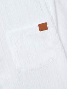 Áo sơ mi họa tiết sóng cổ đứng nhỏ tay ngắn màu trắng cho bé trai tuổi teen, màu kaki, nút giả vân gỗ, túi ngực trước, trang trí đơn giản, thoải mái & giản dị, thích hợp đi học, du lịch, ở nhà, nghỉ dưỡng, dáng rộng, thích hợp cho mùa xuân, hè, thu - trắng - Xem 4