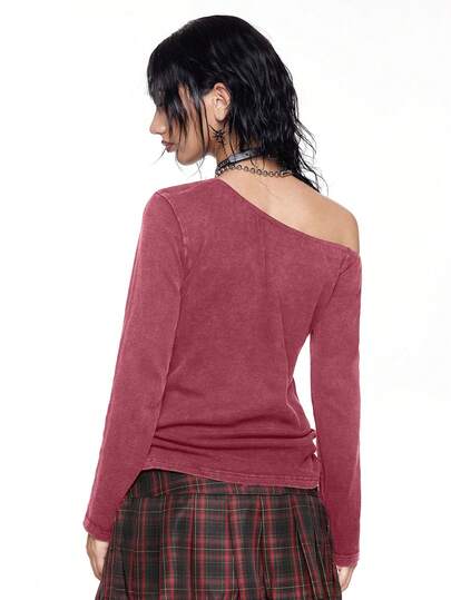 Grunge Punk Camiseta oversize con hombro asimétrico, adornada con cristales, cruz y vid vintage Y2K desgastada para mujer, ideal para conciertos, festivales y vacaciones de primavera