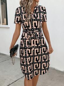 SHEIN Clasi Vestido casual recto con cinturón, escote en V y estampado floral