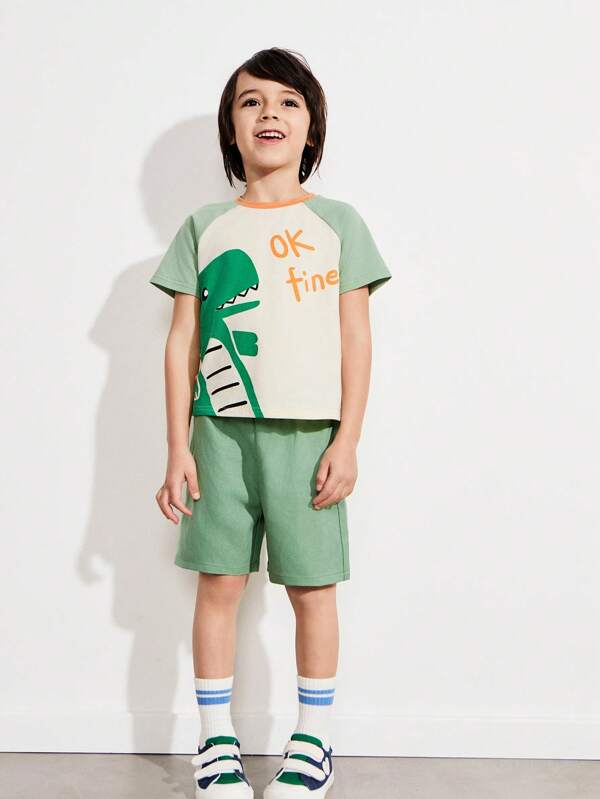 THE HAPPY LOOK Tineri băieți guler portocaliu verde mâneci raglan culoare contrastantă bej corp drăguț imprimeu dinozaur cu pantaloni scurți largi verzi, stil adorabil