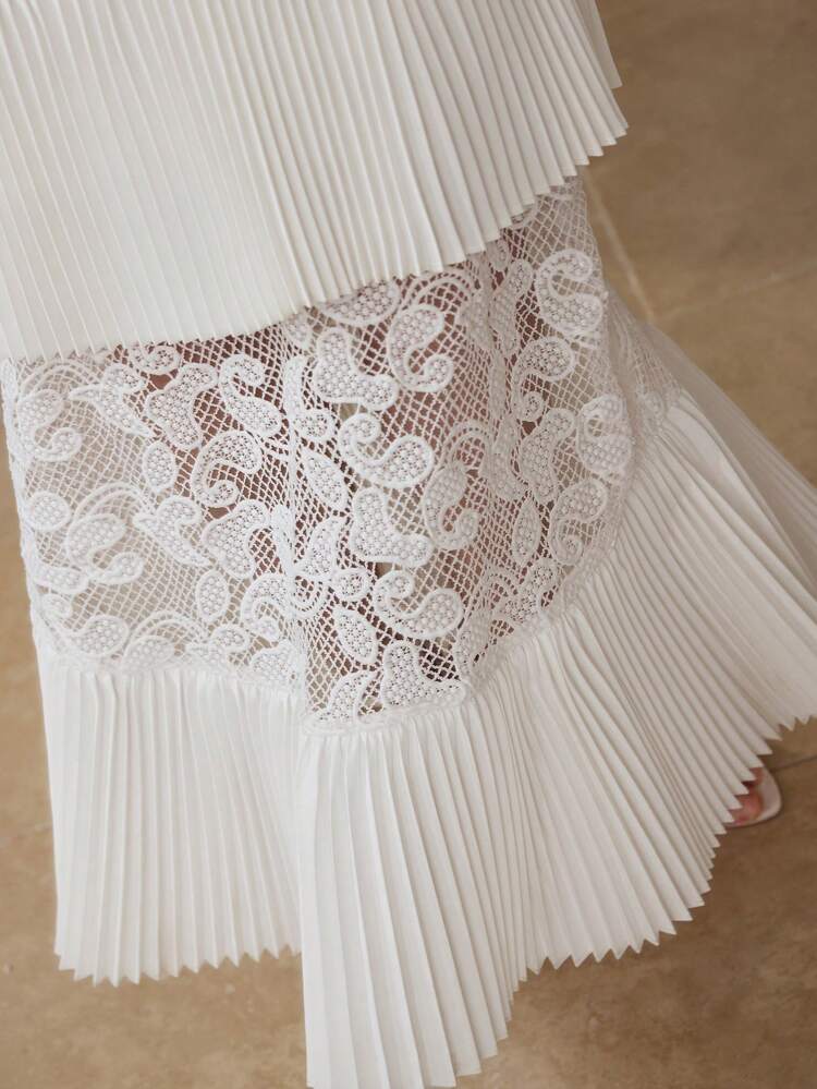 CONTRAST LACE PLEATED DRESS