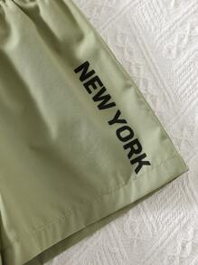 SHEIN Conjunto de 2 piezas de jersey de punto suave con estampado de letras y pantalones cortos de cintura elástica para niño pequeño