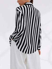 Aveloria Modichic Camisa elegante de manga longa com listras pretas e brancas, cintura e punhos ajustáveis, de estilo minimalista e versátil para uso no dia a dia e em ocasiões elegantes - Preto e Branco - Visão 6