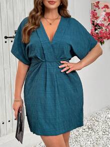 SHEIN Clasi Curvy Plus Size Women's V Neck Short Sleeve Casual Mini Dress, Women's Resort Wear, Women's Summer Dresses, Women's Business Casual Wear, Going Out Wear, Women's Office Wear, Women's Spring Dresses, Holiday Wear, Teacher Wear, Old Money Wear, Elegant Dresses, V Neck Dresses, Pleated Dresses, Women's Suits, Holiday Dresses - Blue - View 3