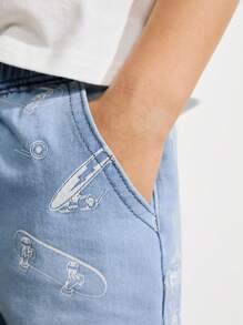 SHEIN 年轻男孩白色滑板全身印花蓝色牛仔效果松紧腰宽松休闲短裤 - 藍色 - 查看 6