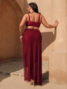 Swim Oasis Conjunto de bikini burdeos de talla grande para mujer con decoración de metal en estilo recortado y sexy, combinado con una falda larga tipo pareo, adecuado para usar en la playa o en resort