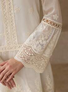 MOTF PREMIUM 对比色蕾丝花朵刺绣连衣裙 - 米色 - 查看 2