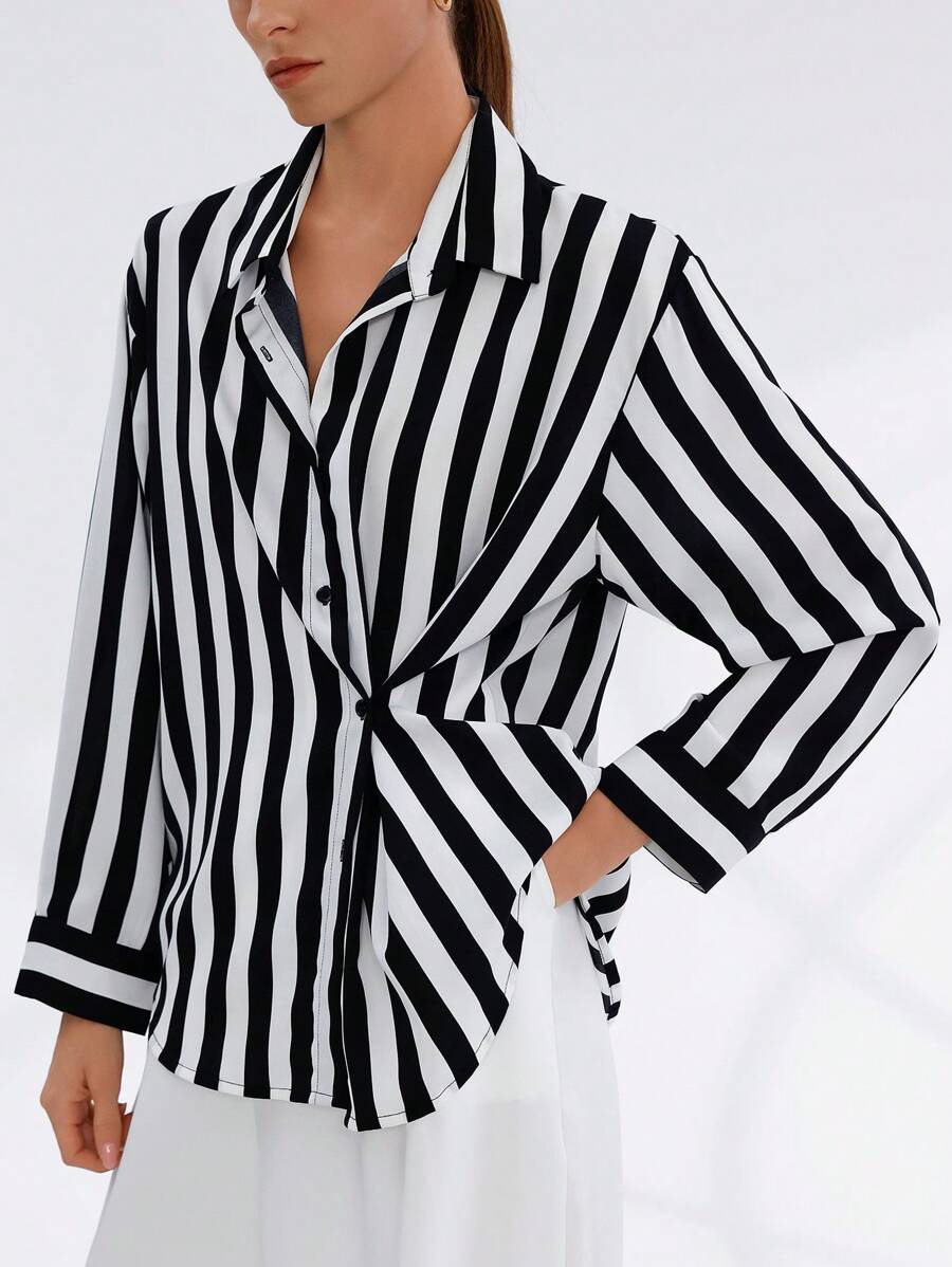 Aveloria Modichic Camisa elegante de manga longa com listras pretas e brancas, cintura e punhos ajustáveis, de estilo minimalista e versátil para uso no dia a dia e em ocasiões elegantes - Preto e Branco - Visão 1