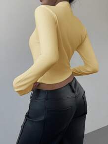 Aloruh Camiseta de mujer con cuello alto y decoración de flor de rosa hueca de metal, nuevas llegadas de otoño/invierno - Amarillo - Ver 2