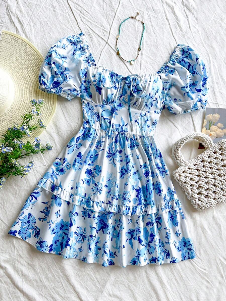 Soleia 春夏季假期蓝白花卉U领系带腰A字型露背泡泡袖迷你连衣裙，适合约会、下午茶、度假、音乐节、波西米亚风